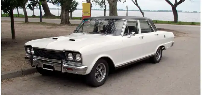 Weißer Oldtimer – beispielhaftes Ankaufsfahrzeug in Stadtoldendorf